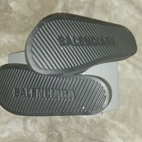 Balenciaga Pool Slides - Picture 2 of 4